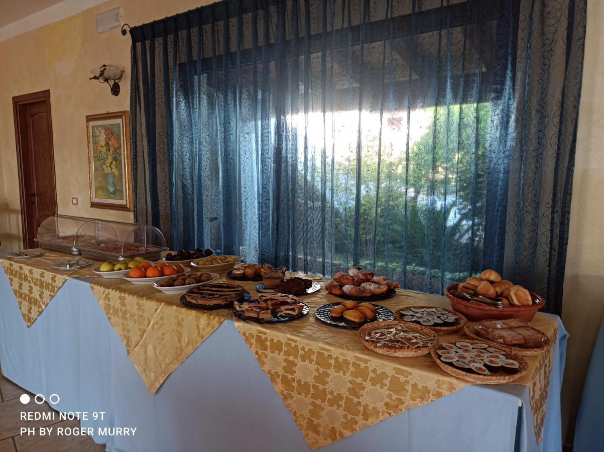 Hotel Lu Baroni Budoni Buitenkant foto